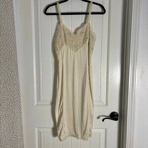 Vintage Wonder Maid Non Cling Slip Ivory Cream with Lace Size 36